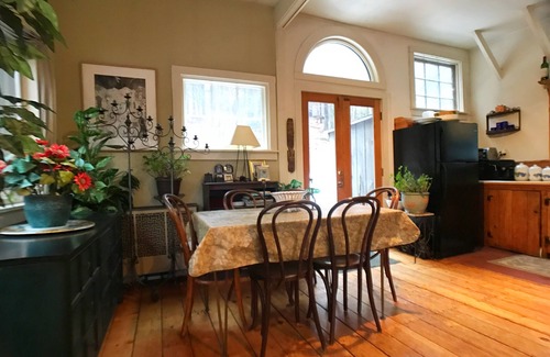 Willow Cottage | Charming Countryside Cottage in woodstock with outdoor hottub. Very private.