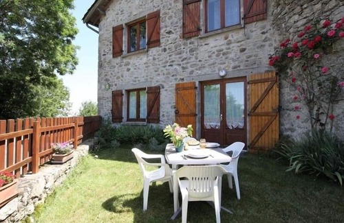 Jullianges Cottage | Charming Countryside Retreat: Nature, Comfort & Activities in Livradois Park