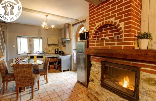 Montbrison Cottage | Charming Countryside Cottage with Lake Access, Fireplace & Modern Amenities