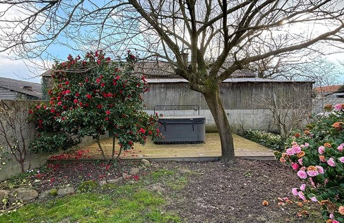 Falleron Cottage | Charming Countryside Home: 3 BR, Garden, BBQ, Near Beaches & Farms