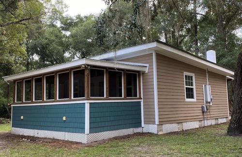 Floral City Cottage | Charming Cove Cottage - A Lovely Country Getaway