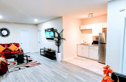 Glenarden House | Charming & cozi Basement in a Family-Friendly Lanham Neighborhood, MD.nn