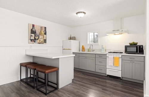 Inglewood House | Charming Cozy 1-BR Bungalow w/W&D