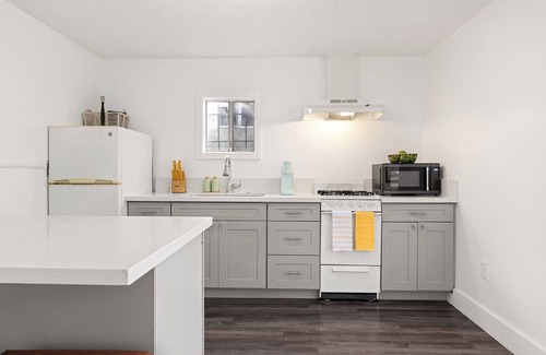 Inglewood House | Charming Cozy 1-BR Bungalow w/W&D