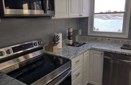 Linthicum Heights Apartment | Charming & Cozy 1-bedroom apartment newly renovated in Linthicum Heights.