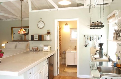 Clarkdale Apartment | Charming Culver City Cottage w/Shared Pool+garden