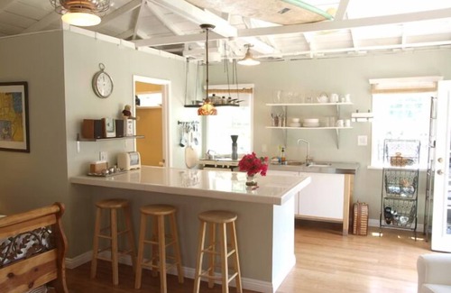 Clarkdale Apartment | Charming Culver City Cottage w/Shared Pool+garden