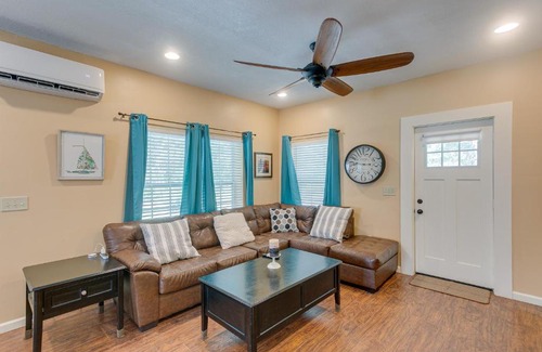 Darien House | Charming Darien Hideaway with Porch, Near Downtown!