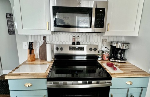 Buechel House | Charming Derby City Rental - 3-bedroom house Sleeps up to 7, WiFi in Louisville.