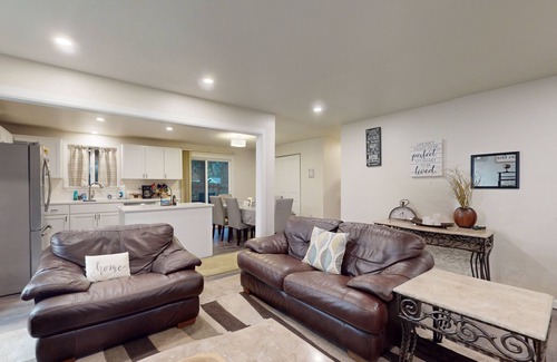 Port Orchard House | Charming Dog-friendly Home w/Enclosed Yard, Outdoor Hot Tub, Gas Grill, & W/D