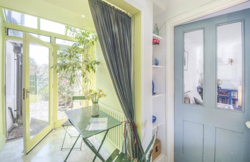Arundel Cottage | Charming dog-friendly cottage in historic Arundel!