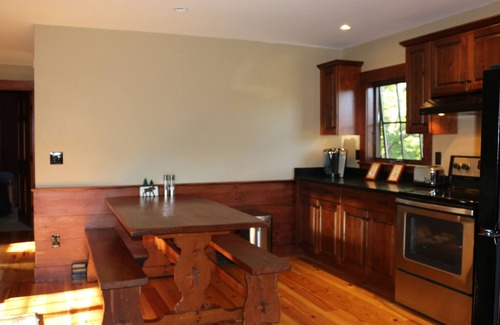 Waldoboro House | Charming Dog Friendly MidCoast Maine Coach House - Great WiFi, Clean & Cozy