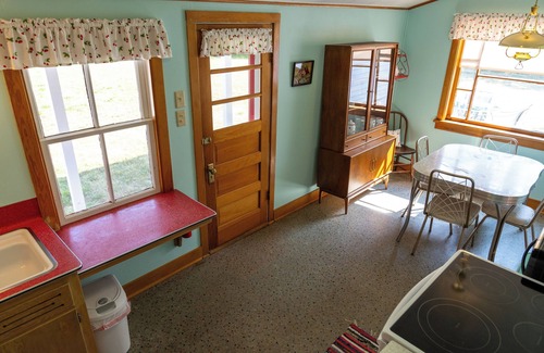 Jacksonport Cottage | Charming Door County cottage steps from Lake Michigan Beach in Jacksonport WI
