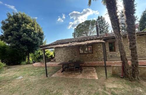 Ponte di Gabbiano Cottage | Charming double bedroom in cottage in enchanting Monteaperti with WiFi, AC