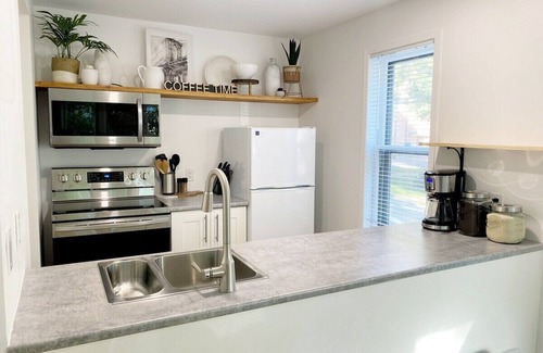 Fredericton House | Charming downtown apartment located in a 2 unit home