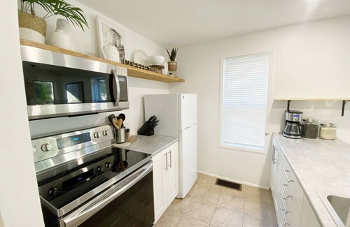 Fredericton House | Charming downtown apartment located in a 2 unit home