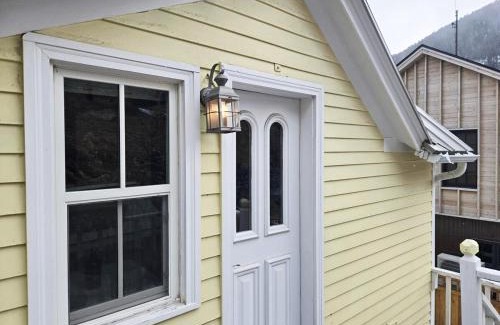 Historic District Apartment | Charming Downtown Apartment in Victorian Home with Mountain Views