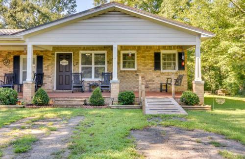 Watkinsville House | Charming Duplex 12 Mi to UGA and Sanford Stadium!
