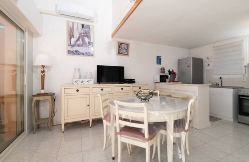 Hyeres City Centre Apartment | Charming duplex 300 m from the port of Hyeres