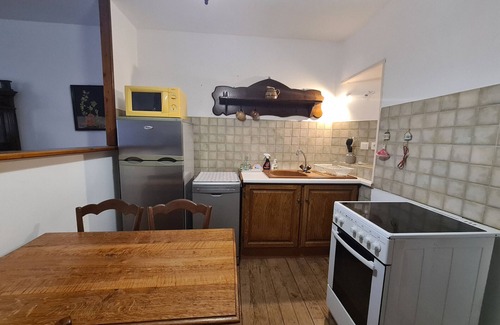 Saint-Gaultier Cottage | Charming Duplex in Saint-Gaultier: Private Courtyard, Free Wifi, Near Creuse River