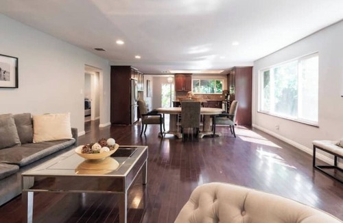 Valley Glen House | Charming Duplex Home in Sherman Oaks