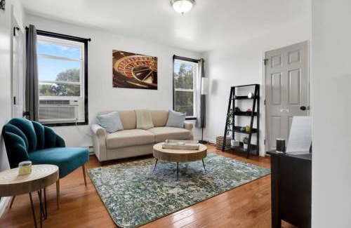 Westside Norwich House | Charming Duplex4min To Mohegan18min To Foxwoods