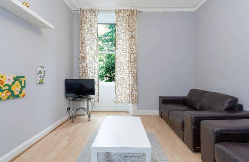 Haymarket Apartment | Charming Edinburgh Apartment KEYWORKS CONTRACTERS BUSINESS TRAVELLERS ECT ECT