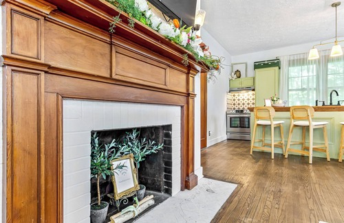 Edwardsville House | Charming Edwardsville Home: Walk to Downtown!