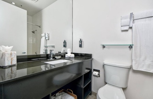 South Beach Hotel | Charming Embarcadero Room Near Ferry, Oracle Park & Painted Ladies