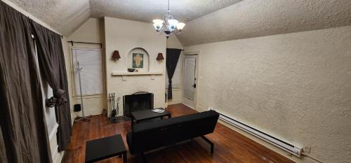 Eastlake Apartment | Charming English Tudor Lake union Seattle UW downtown