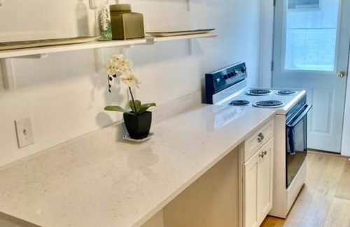 White Mills House | Charming Entire Main Floor with WiFi in downtown Hawley