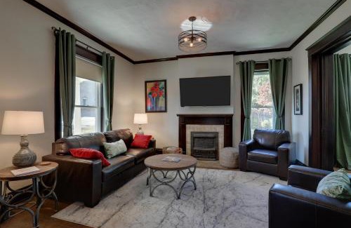 Hannibal House | Charming Escape - Private Hot Tub!