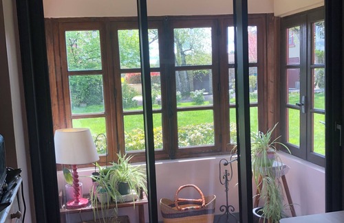 Lommoye House | Charming F2 on the ground floor of a large house near Giverny