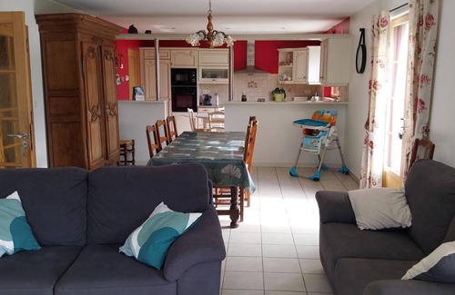 Sainte-Mere-Eglise Cottage | Charming Family Home with Garden near Historic Sainte-Mère-Église, Fully Equipped, Pet Friendly