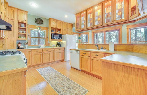 Clarksville House | Charming Family Cabin w/Fire Pits in Clarksville