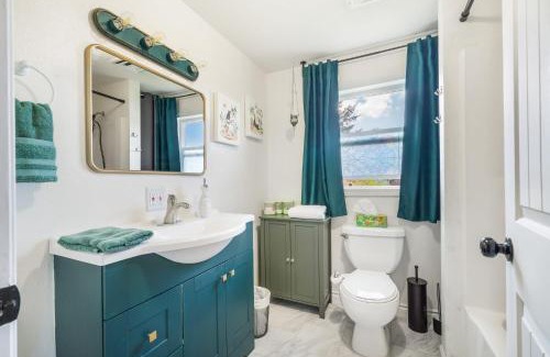 Warrenton House | Charming Family-Friendly 2 Bedroom 1 Bathroom Retreat Near Astoria & Beach