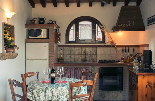 Montescudaio House | Charming family house in Tuscany. Construction for 2 persons, pool, wifi, garden