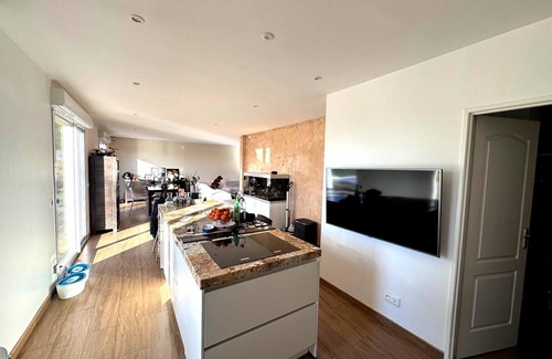 Vicq House | Charming Family House with Garden and Heated Swimming Pool 1 hour from Paris