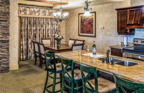 Collingwood Condo | Charming Family Retreat | 10 Mins to Blue Mountain