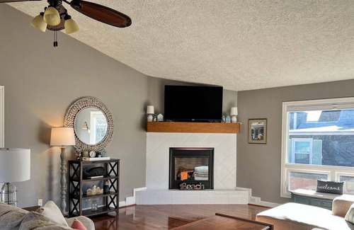 Colonial Beach House | Charming Family Friendly Three Bedroom House in the heart of The Point