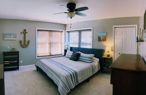 Colonial Beach House | Charming Family Friendly Three Bedroom House in the heart of The Point