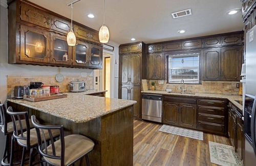 Calera Other | Charming Farm house-10 mins to LakeTexoma/StarlinkWIFI/HotTub/Zipline/Trampoline