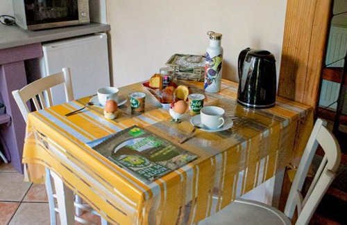 Saint-Julien-la-Vetre Cottage | Charming Farmhouse Getaway with Terrace, Mezzanine, and Pet-Friendly Garden
