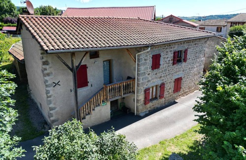 Saint-Julien-la-Vetre Cottage | Charming Farmhouse Getaway with Terrace, Mezzanine, and Pet-Friendly Garden