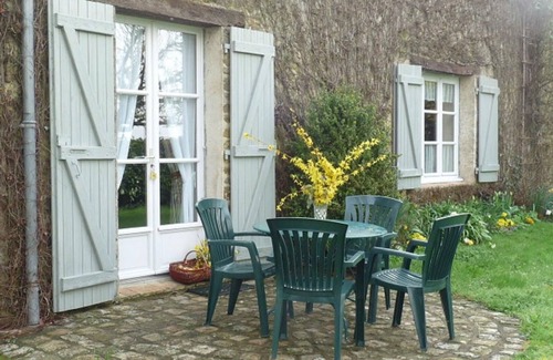 Joue-l'Abbe Cottage | Charming Farmhouse with Fireplace, Garden, and Modern Amenities in Joué-l'Abbé