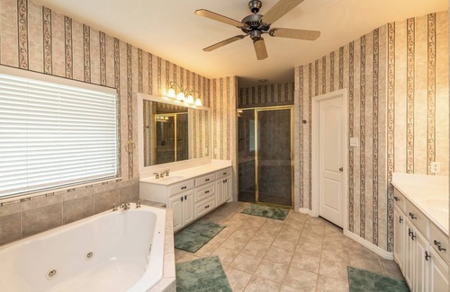Ponder Other | Charming farmhouse in Countryside with Pool & great views for 16 guests