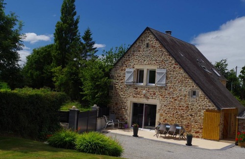 Biniville Cottage | Charming Farmhouse in Cotentin, Private Garden, WiFi, Family & Pet-Friendly, Play Area