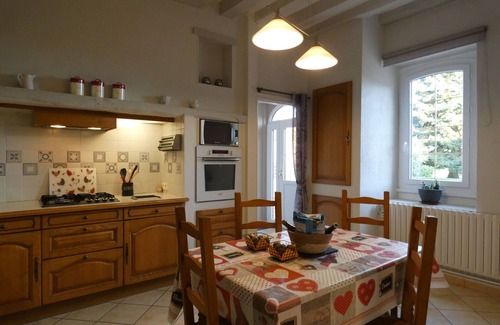 Boisgasson Cottage | Charming Farmhouse Stay: Game Room, Spacious Garden, Near Historic Chateaux