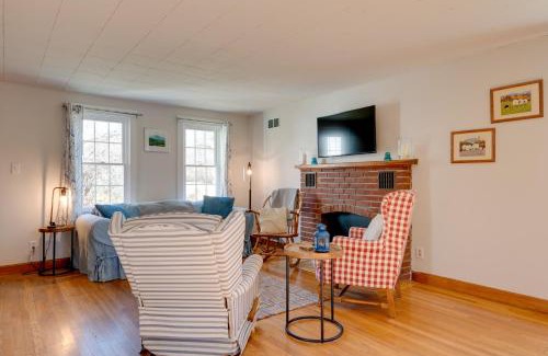 East Burke House | Charming Farmhouse Walk to Village and Trails!