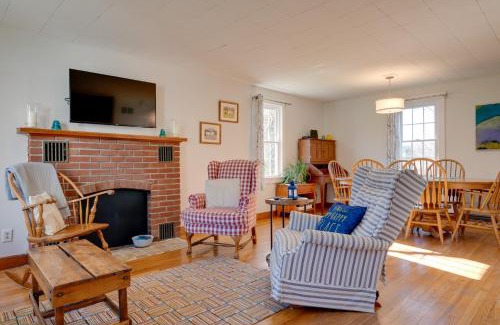 East Burke House | Charming Farmhouse Walk to Village and Trails!
